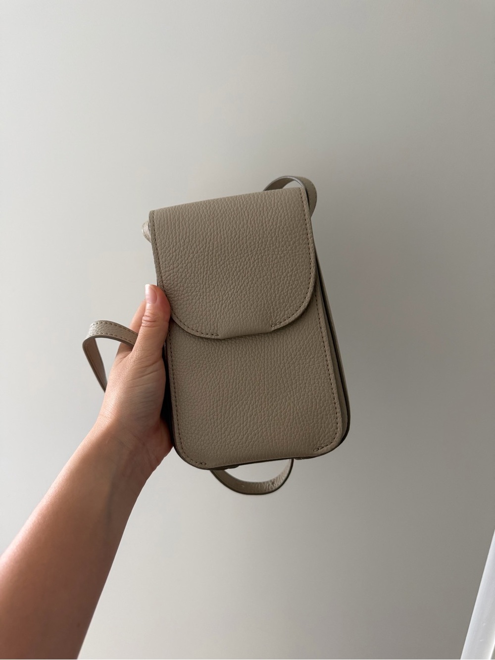 Cuyana Minimal Crossbody Phone Bag in Taupe